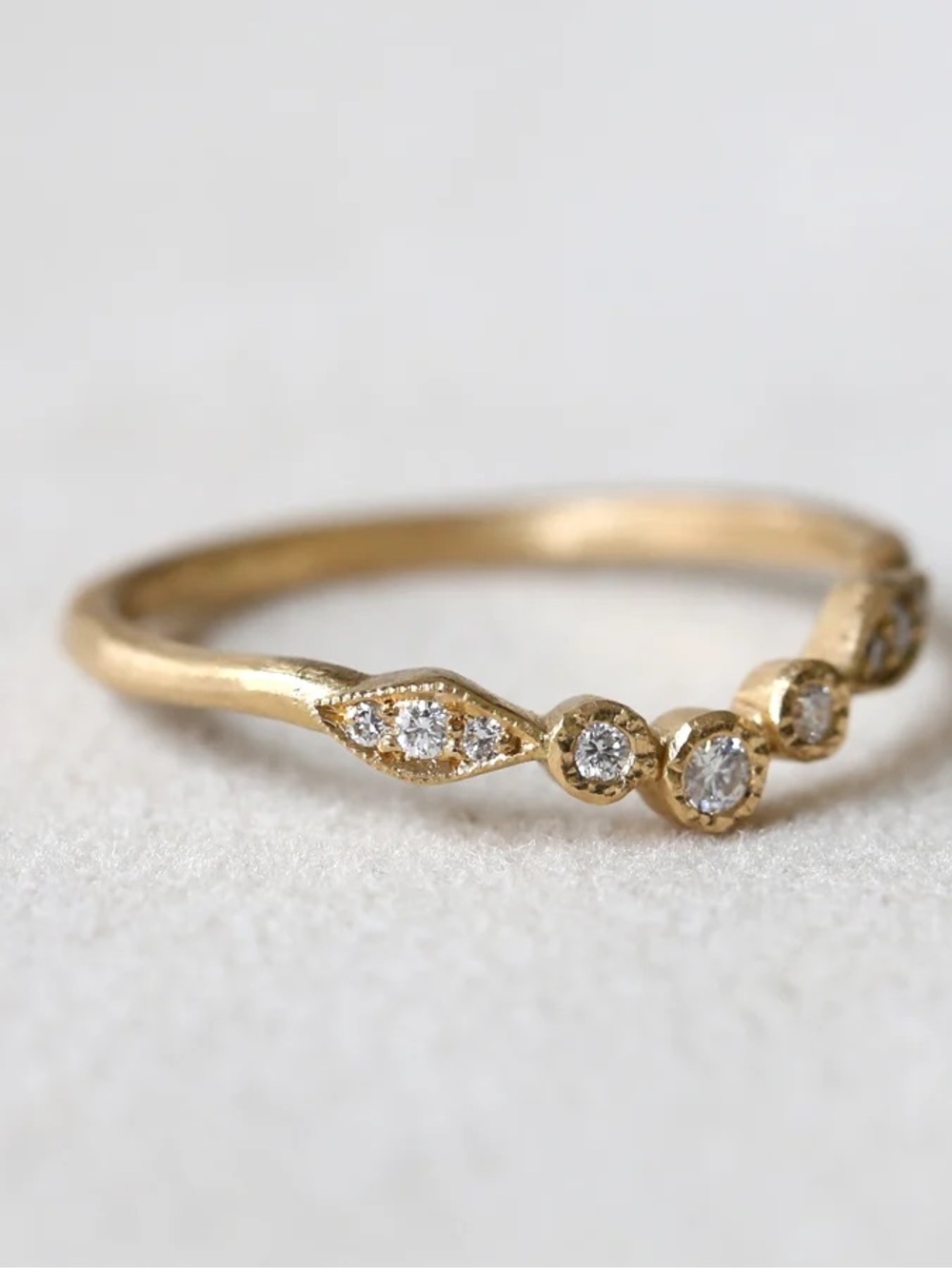 18k Yasuko Azuma Leaf Bezel Ring — Sz. 8.75 Wedding Band - Picture 2 of 3